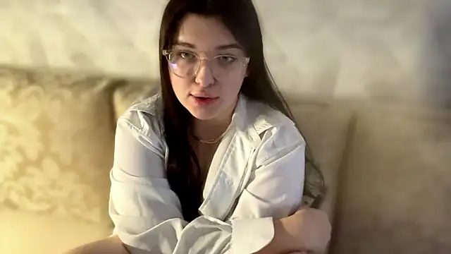 Snapshot of CarylWeatherholtz chatting on 10/09/25, 01:42 CarylWeatherholtz online show from 10/09/25, 01:42