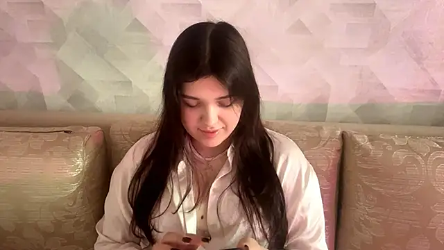 Snapshot of CarylWeatherholtz chatting on 10/12/25, 12:26 CarylWeatherholtz online show from 10/12/25, 12:26