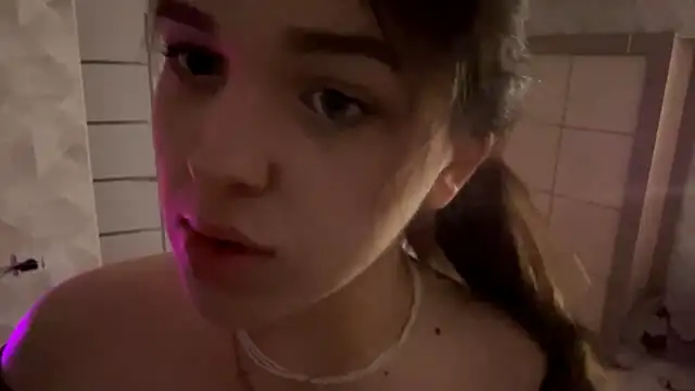 Snapshot of CarylWeatherholtz chatting on 10/21/25, 04:08 CarylWeatherholtz online show from 10/21/25, 04:08