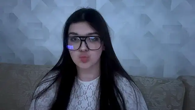 Snapshot of CarylWeatherholtz chatting on 11/18/25, 03:16 CarylWeatherholtz online show from 11/18/25, 03:16