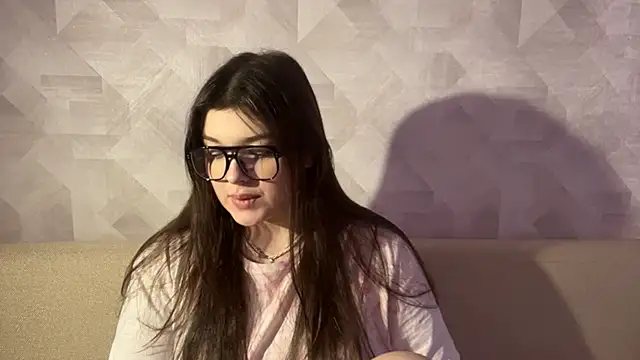 Snapshot of CarylWeatherholtz chatting on 11/20/25, 07:41 CarylWeatherholtz online show from 11/20/25, 07:41