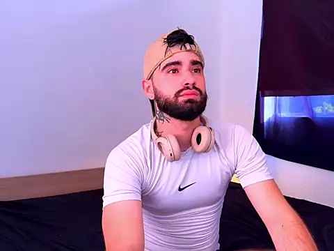 Snapshot of zack_sullivan22 chatting on 10/11/25, 09:35 zack sullivan22 online show from 10/11/25, 09:35