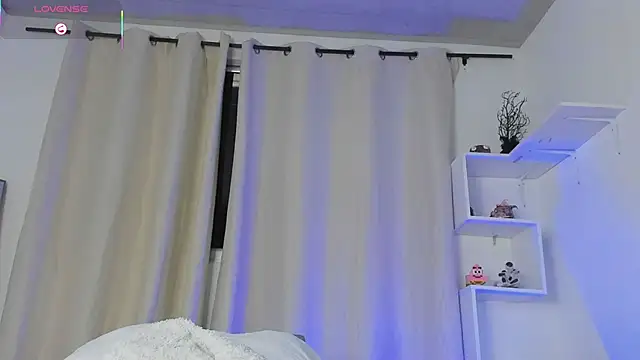 Selenafox 0 online show from 11/11/25, 01:49