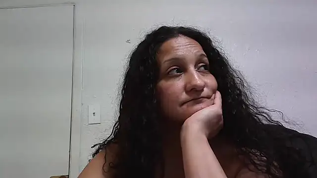 Snapshot of foxyashley chatting on 09/29/25, 04:28 foxyashley online show from 09/29/25, 04:28