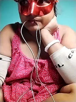 Snapshot of mimi87hoty chatting on 11/15/25, 04:36 mimi87hoty online show from 11/15/25, 04:36