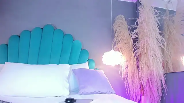 AlassiaHocthner online show from 10/16/25, 12:28