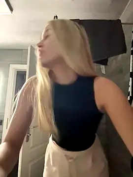 Snapshot of miaistlive chatting on 09/20/25, 06:53 miaistlive online show from 09/20/25, 06:53