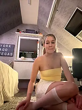 Snapshot of miaistlive chatting on 09/30/25, 09:42 miaistlive online show from 09/30/25, 09:42