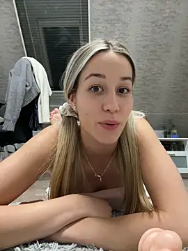 Snapshot of miaistlive chatting on 10/23/25, 08:29 miaistlive online show from 10/23/25, 08:29