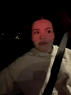 Snapshot of SMELLSEX chatting on 10/26/25, 04:13 SMELLSEX online show from 10/26/25, 04:13