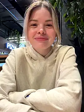 Snapshot of SMELLSEX chatting on 10/27/25, 06:23 SMELLSEX online show from 10/27/25, 06:23