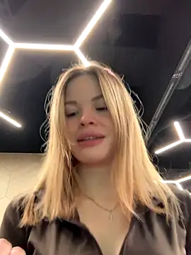 Snapshot of SMELLSEX chatting on 10/29/25, 06:53 SMELLSEX online show from 10/29/25, 06:53