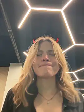 Snapshot of SMELLSEX chatting on 10/30/25, 06:30 SMELLSEX online show from 10/30/25, 06:30