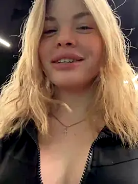 Snapshot of SMELLSEX chatting on 11/03/25, 06:42 SMELLSEX online show from 11/03/25, 06:42