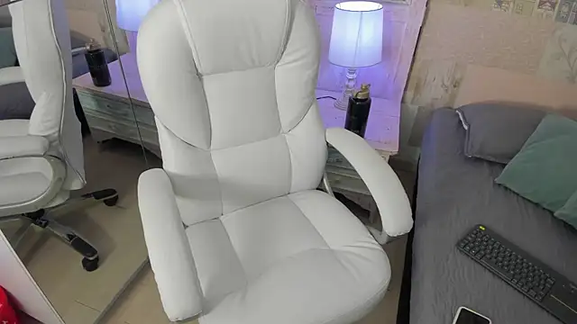 hillary chen online show from 10/30/25, 03:08