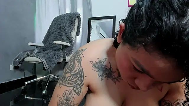 Snapshot of alexholyy chatting on 09/16/25, 01:12 alexholyy online show from 09/16/25, 01:12