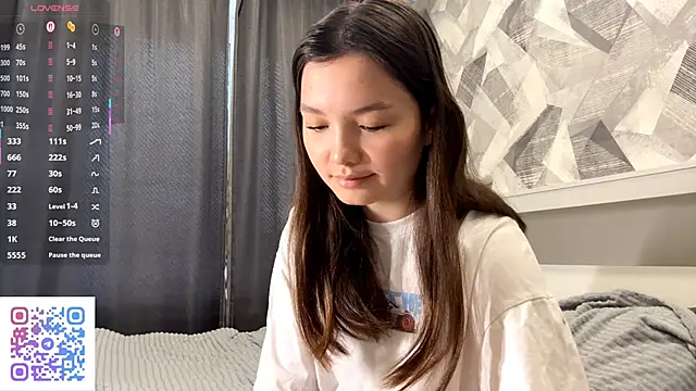 KiraVelvet online show from 11/05/25, 08:14