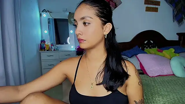 mia yireth online show from 10/17/25, 01:53