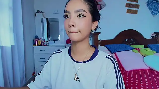 mia yireth online show from 10/31/25, 05:14