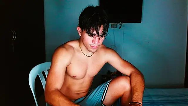 Snapshot of babysebasxxx chatting on 10/15/25, 03:39 babysebasxxx online show from 10/15/25, 03:39