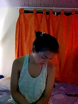 Snapshot of Nezuko-uWux chatting on 10/17/25, 05:43 Nezuko-uWux online show from 10/17/25, 05:43