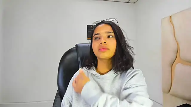 ScarletDoll online show from 10/28/25, 03:32