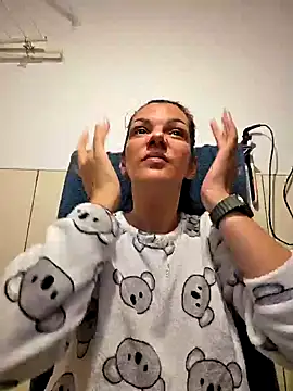 Snapshot of LissaFox1 chatting on 10/11/25, 06:01 LissaFox1 online show from 10/11/25, 06:01