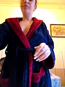 Snapshot of LissaFox1 chatting on 10/13/25, 06:24 LissaFox1 online show from 10/13/25, 06:24