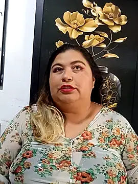 Snapshot of curvy_diva_ chatting on 10/05/25, 12:03 curvy diva online show from 10/05/25, 12:03