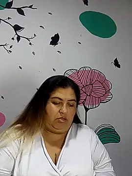 Snapshot of curvy_diva_ chatting on 10/15/25, 11:10 curvy diva online show from 10/15/25, 11:10