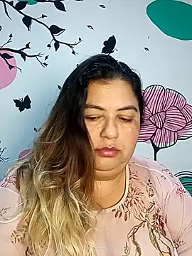 Snapshot of curvy_diva_ chatting on 10/24/25, 11:06 curvy diva online show from 10/24/25, 11:06