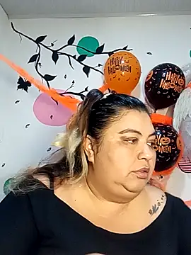 Snapshot of curvy_diva_ chatting on 11/01/25, 11:01 curvy diva online show from 11/01/25, 11:01