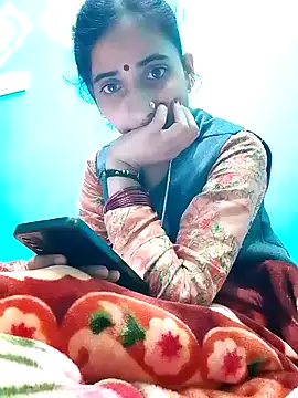 Snapshot of Pahadi_couple chatting on 10/05/25, 05:44 Pahadi couple online show from 10/05/25, 05:44