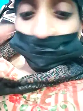 Snapshot of Pahadi_couple chatting on 10/16/25, 04:41 Pahadi couple online show from 10/16/25, 04:41