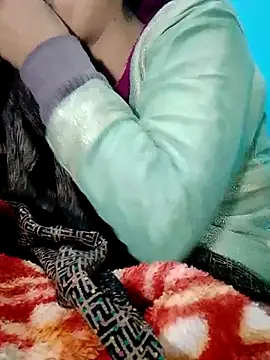 Snapshot of Pahadi_couple chatting on 10/28/25, 04:20 Pahadi couple online show from 10/28/25, 04:20