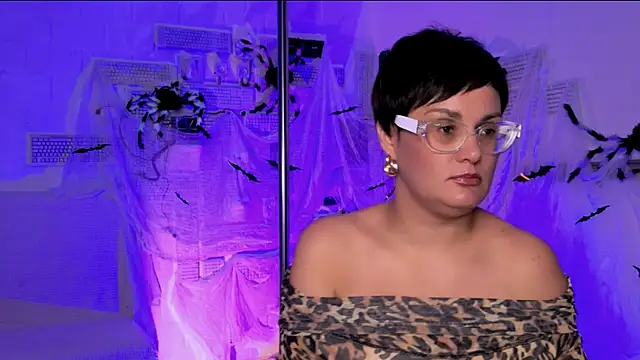 LauraDavidsons online show from 10/17/25, 04:42