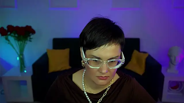 LauraDavidsons online show from 11/22/25, 08:08