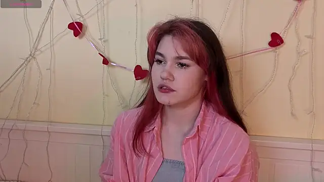 MauraSpurrier online show from 11/05/25, 06:41