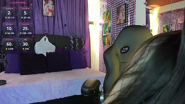 Snapshot of Moon_Play chatting on 10/09/25, 03:32 Moon Play online show from 10/09/25, 03:32