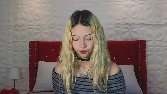 Snapshot of Lucy_n_pink chatting on 10/24/25, 05:09 Lucy n pink online show from 10/24/25, 05:09