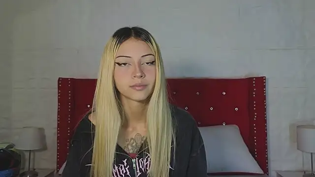 Snapshot of Lucy_n_pink chatting on 11/07/25, 04:29 Lucy n pink online show from 11/07/25, 04:29