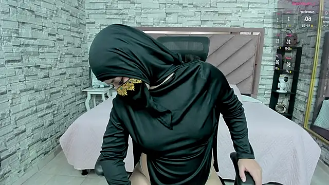 Snapshot of Amal_Bakir chatting on 10/11/25, 12:21 Amal Bakir online show from 10/11/25, 12:21