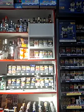 Snapshot of Fluturas2 chatting on 10/13/25, 02:06 Fluturas2 online show from 10/13/25, 02:06