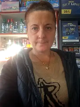 Snapshot of Fluturas2 chatting on 10/16/25, 01:56 Fluturas2 online show from 10/16/25, 01:56