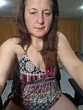 Snapshot of Fluturas2 chatting on 10/21/25, 06:30 Fluturas2 online show from 10/21/25, 06:30