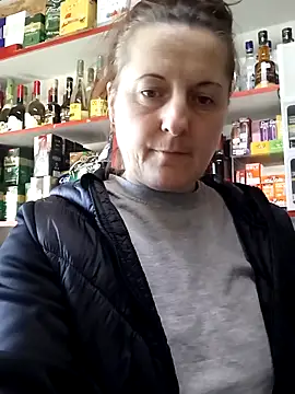 Snapshot of Fluturas2 chatting on 11/03/25, 11:00 Fluturas2 online show from 11/03/25, 11:00