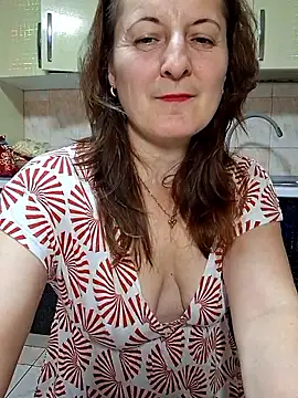 Snapshot of Fluturas2 chatting on 11/19/25, 09:59 Fluturas2 online show from 11/19/25, 09:59