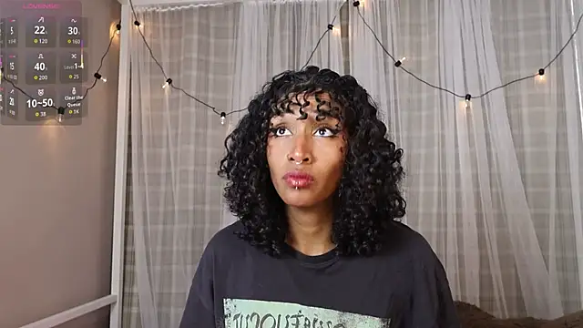 Snapshot of lynx_sun chatting on 09/29/25, 04:56 lynx sun online show from 09/29/25, 04:56