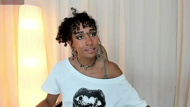 Snapshot of lynx_sun chatting on 10/09/25, 05:33 lynx sun online show from 10/09/25, 05:33