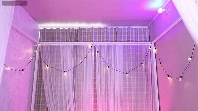 Snapshot of lynx_sun chatting on 10/22/25, 05:02 lynx sun online show from 10/22/25, 05:02